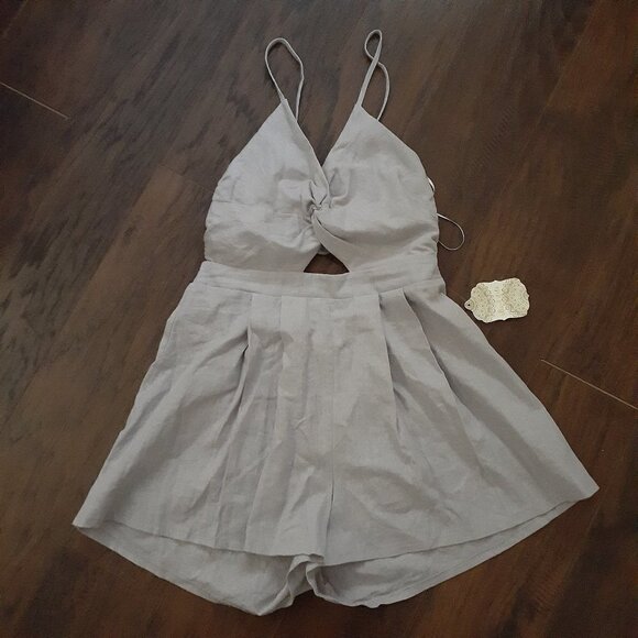 Altar'd State NWT Women's Large Gray Violet Linen Blend Back Tie Shorts Romper - Picture 2 of 12